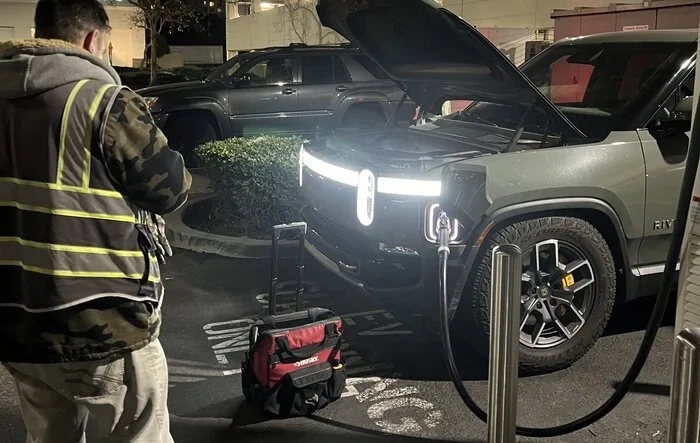 EA charging station "exploded" and bricks Rivian R1T