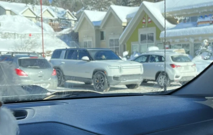 R1S Canada (Quebec) Sighting