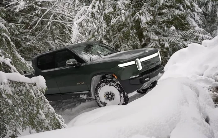 Rivian R1T, Bronco, FJ40, and Jeeps off-road through deep snow in Oregon backcountry (video)