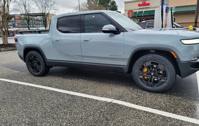 Installed 20" AT wheels with Falken Ziex CT60 A/S275/60 tires