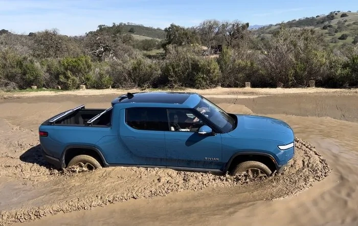 A little off-roading in Hollister w/ the R1T
