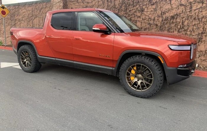 BFG 285/60/20 tires with 20" aftermarket wheels installed (+ blacked out badges & light bars tint)