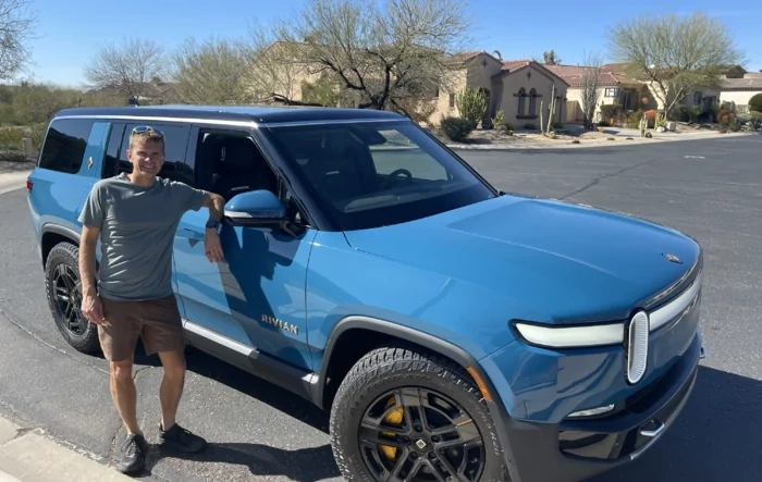 New R1S owner (former Model Y owner) in Flagstaff, AZ