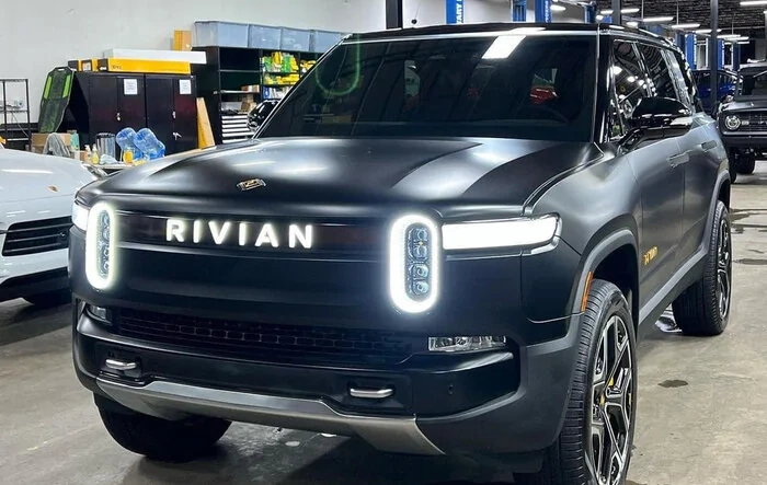 Rivian Lettering Vinyl Cutout on Front Lightbar + R1S in Stealth PPF Wrap