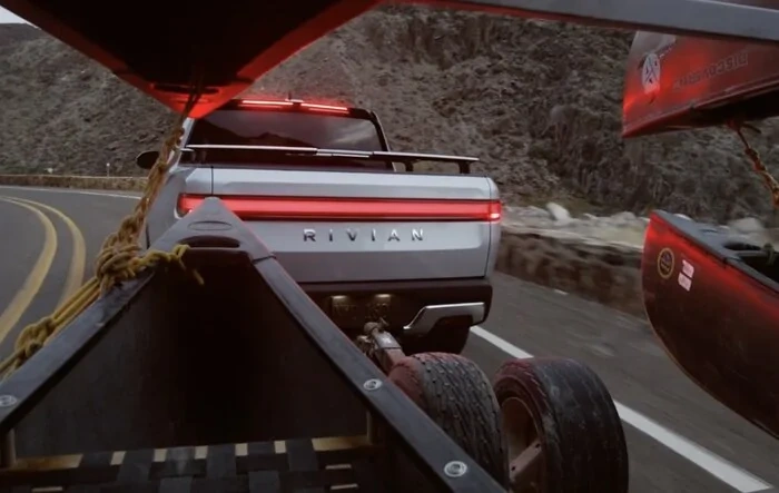 New R1T video discovered w/ tow and frunk footage