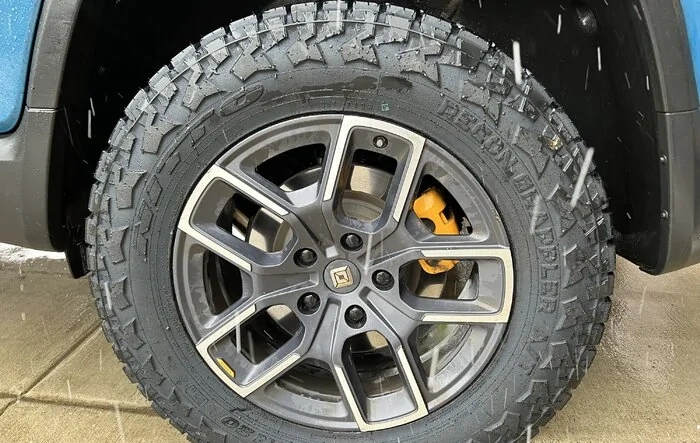 Rivi got some new shoes - Nitto Recon Grappler AT Tires (275/65/R20)