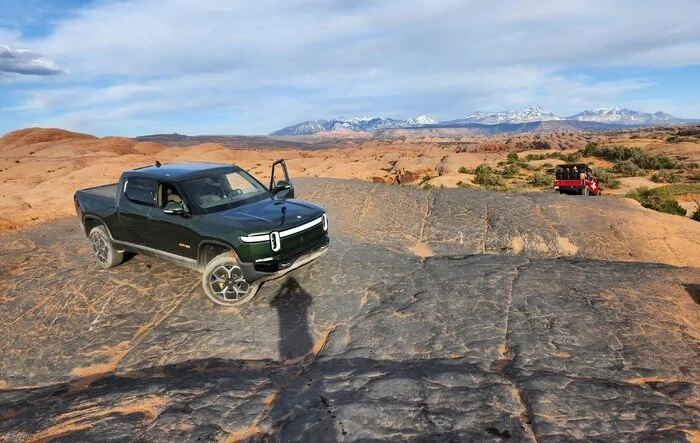 Moab Rock Crawl - Hell's Revenge & Fins 'n Things with R1T (during Bronco Safari)