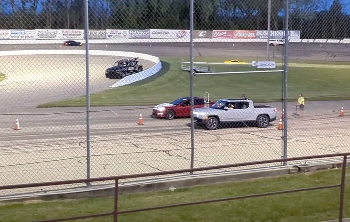 On-track: drag racing Rivian R1T vs Model S Plaid (modified)