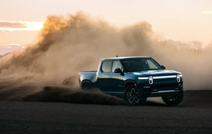 Differences between Dual-Motor AWD, Performance Dual-Motor AWD, Quad-Motor AWD : Drive mode, ride height, badging details -- posted by Rivian