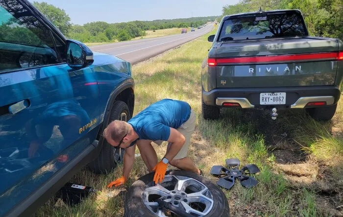 Got help changing a flat from fellow Rivian owner (Kaleb) in Wimberley TX  today