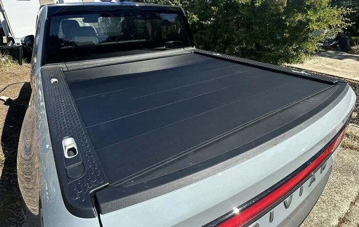 Manual tonneau cover installed on my R1T ?