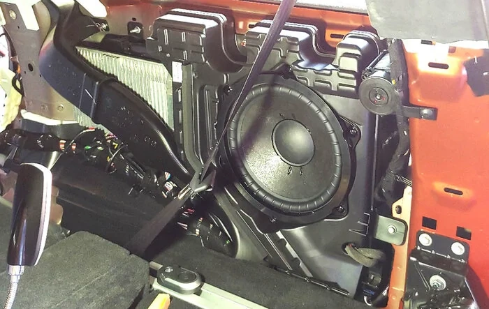R1S Subwoofer removal, vibration rattle fix and pics