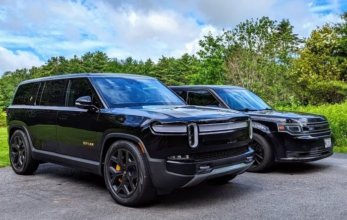 R1S vs. Ford Flex Photos - Exterior
