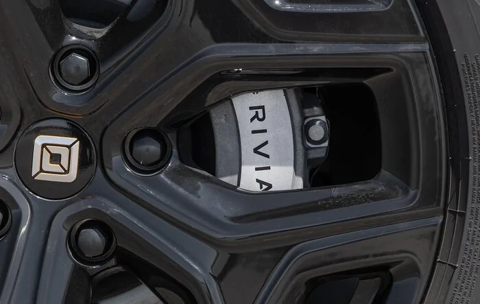 Dual-Motor Rivian R1T first test drive review: "It’s the Same Picture" (Motortrend)
