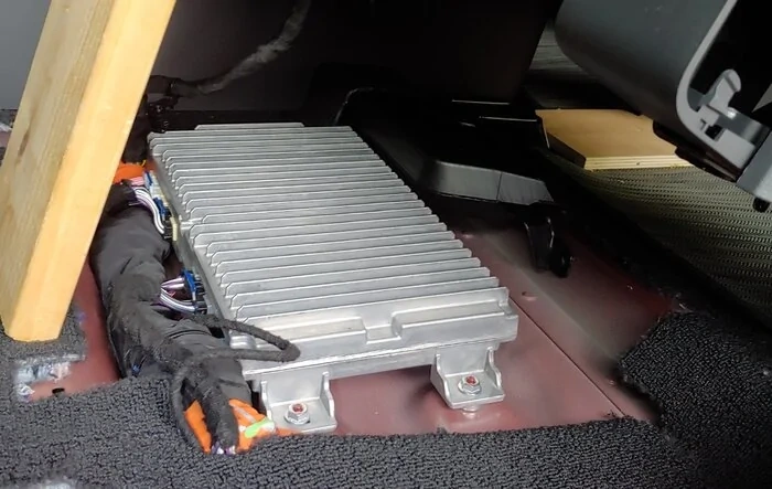 Teardown: R1S Audio Unit under drivers seat and speaker harness pinnout.