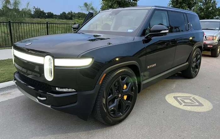 R1S on 22" Sport Dark wheels - 2k Mile Review