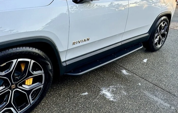 Completed my RMaxx Running Board install (R1S)