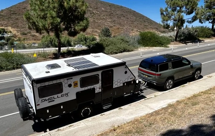 Outback Innovations ‘DWELLER 15’ Overlanding Trailer For R1S Towing