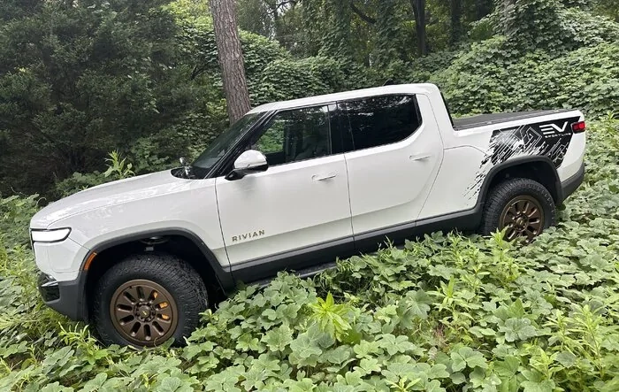 R1000 wheels in action - ripping up trails in Off Road Mode - Video must see