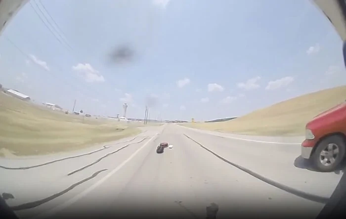 R1S liftgate opened while driving and all luggage fell out! (Drive Cam video added)