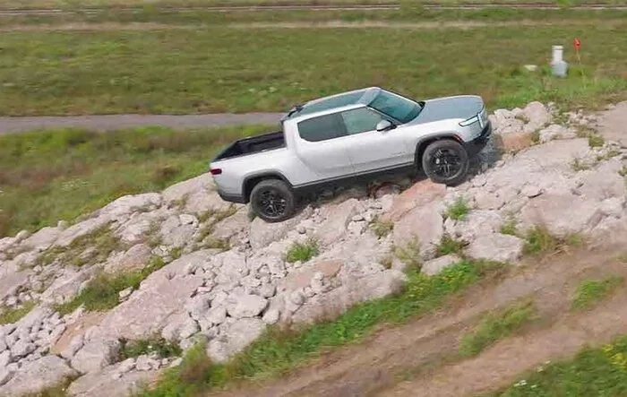 Rivian Dual Motor First Reviews Are In! + Some Looks at Max Pack (up to 410mi range)