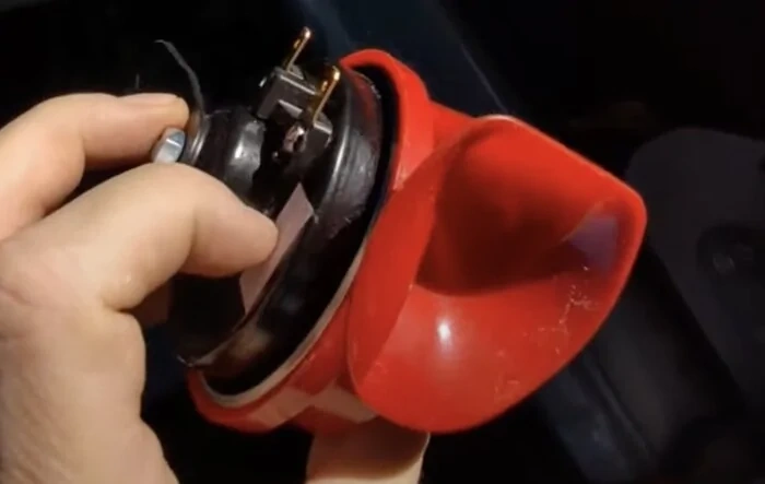 Upgrading the Rivian horn -- how-to DIY video