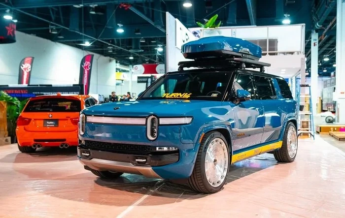 Lowrider Rivian R1S Build w/ Roof Rack and Cargo Box by Turn14 at SEMA 2023