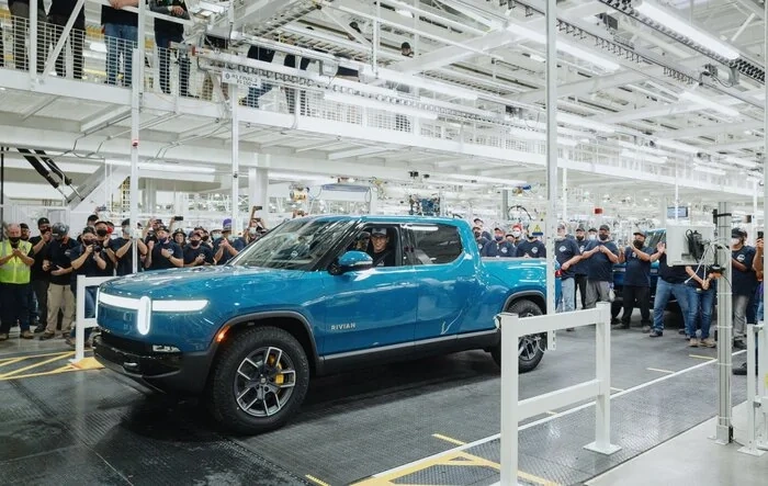 RJ tweets about production of first customer Rivian R1T!