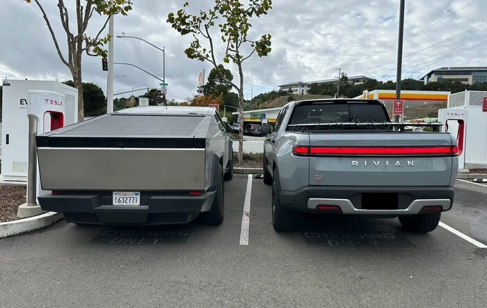 Cybertruck vs R1T rear size comparison pictures (from encounter at charging station)