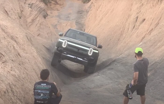 R1T Climbing Hells Gate - Amazing Video