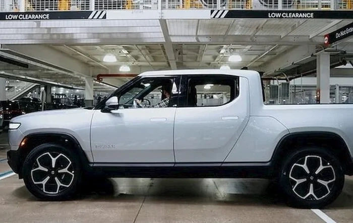 RIvian internal announcement: Software upgrade from Dual to Dual Performance available in 2024