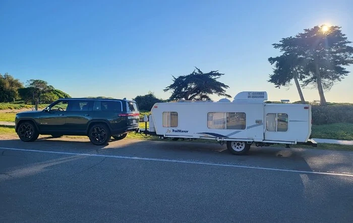 First towing trip to the beach: R1S + TrailManor Trailer