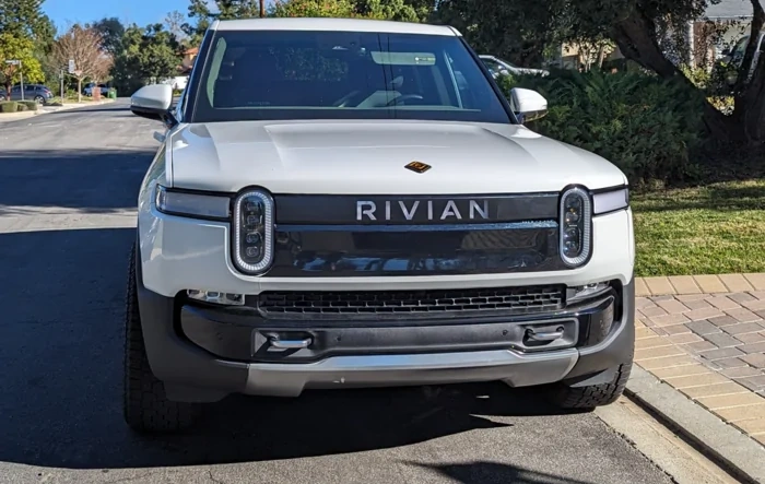 UPDATE: Blackout lightbar decal added + applied vinyl to break up the controversial front end on my Rivian