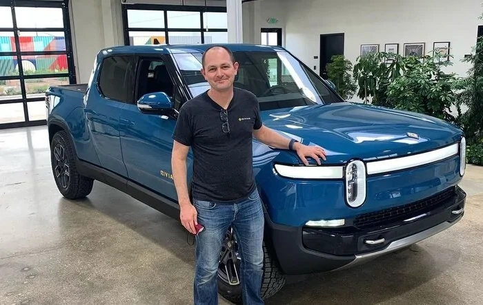 Another retail customer R1T delivery!? a Rivian Blue R1T
