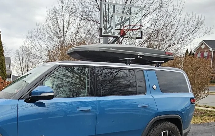 Yakima SkyBox LoPro 15 Cargo Box fits on R1S cross bars
