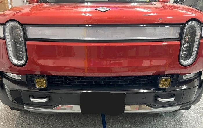Skookum Racing LED light mounts for R1 grill.