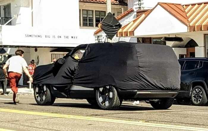 R2 under cover in Laguna!