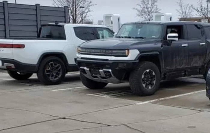 R1T vs GMC Hummer EV side-by-side look