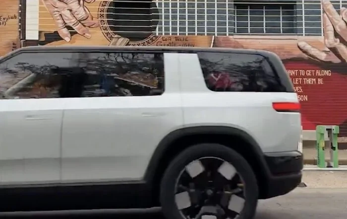 [Updated w/ pics] R2 available for viewing in Austin TX @ Yeti Coolers -- today and tomorrow (3/15)