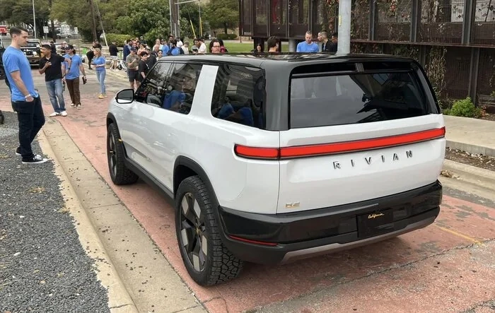 R2 Videos & photos from Austin public showing
