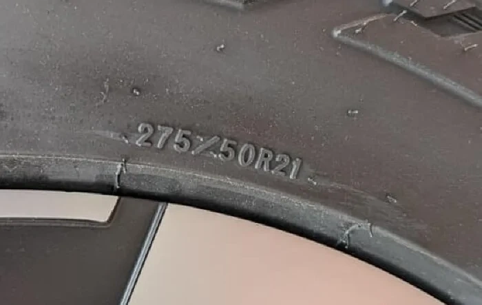 R2 Tire Size = 275/50R21
