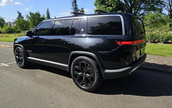 22" Michelin DEFENDER LTX M/S2 LT275 /50 R22 119S E1 BSW tires installed photos & review impressions