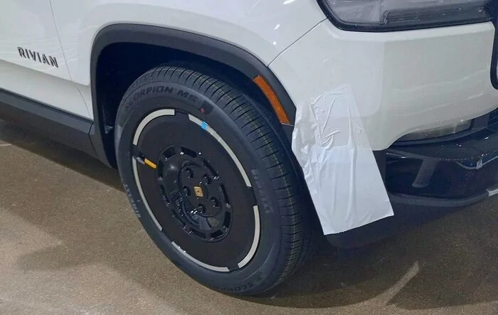 New R1 Refresh spotted photos! [Updated w/ New Wheel Aero Covers pic]