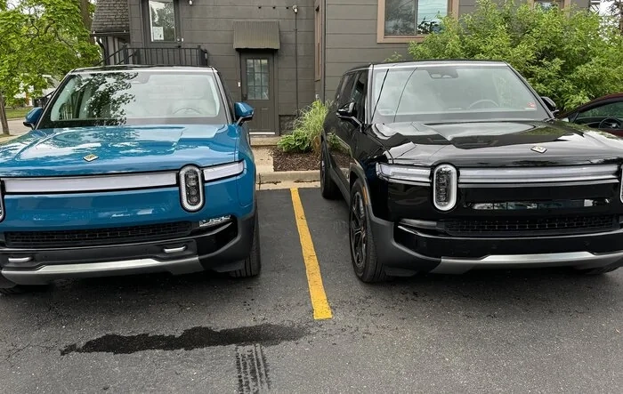 First comparison look: Refreshed R1 facelift vs. Pre-Refresh model