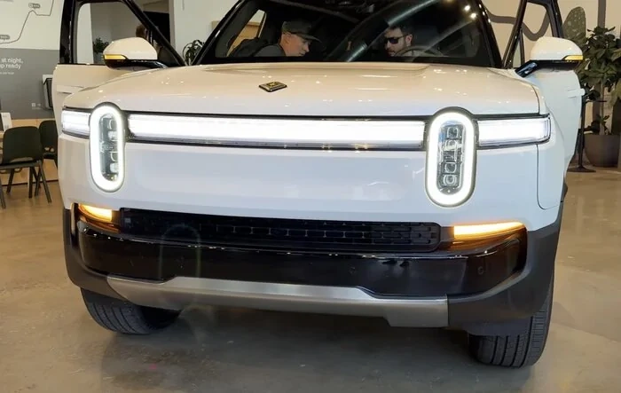 First public appearance of 2nd Generation R1S!