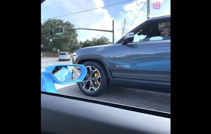 R1S vs Lamborghini Huracan race