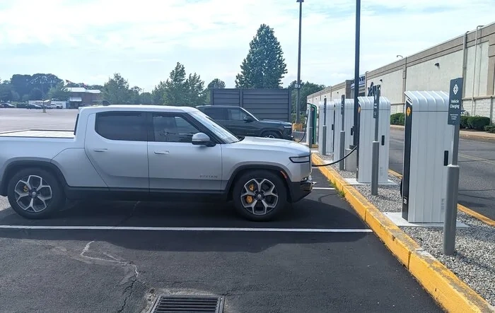First Rhode Island RAN Site Opens in East Greenwich -- 6 DC fast chargers