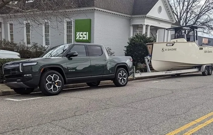 Anybody else here into electric boats?