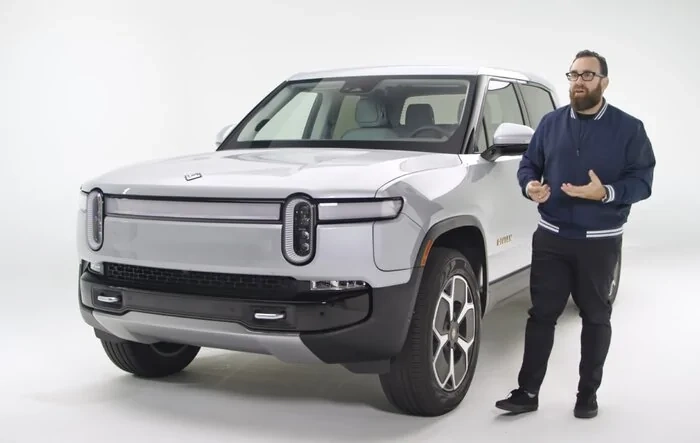 2022 Rivian R1T review & buyer's guide by Motortrend (yes another one).