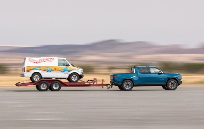 Towing test: how far can you tow (9K lbs) with Rivian R1T [by Motortrend]